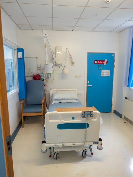 An empty hospital bed in a room.
